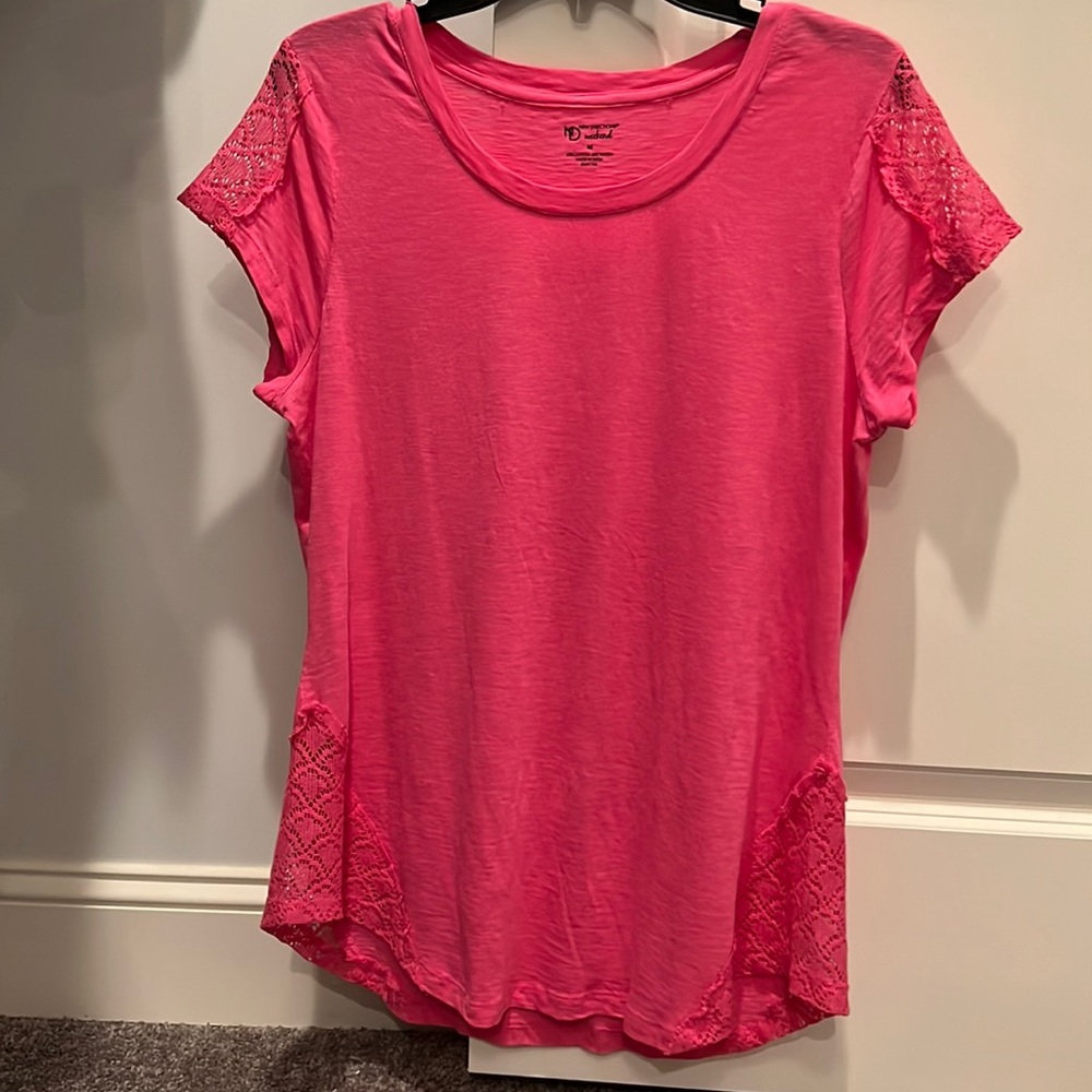New Directions Size M Top with lace detail